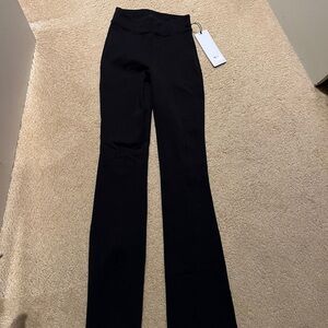 NWT Alo Airbrush High-waist kick-back leggings